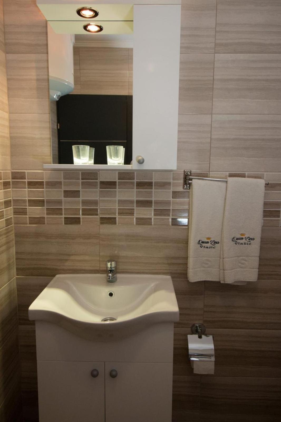 Aparthotel "Queen Zina" Власич Экстерьер фото