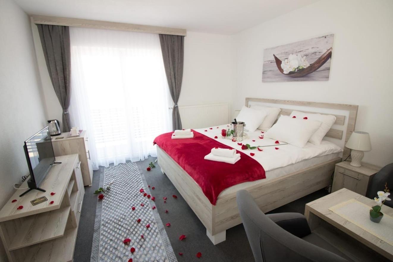 Aparthotel "Queen Zina" Власич Экстерьер фото