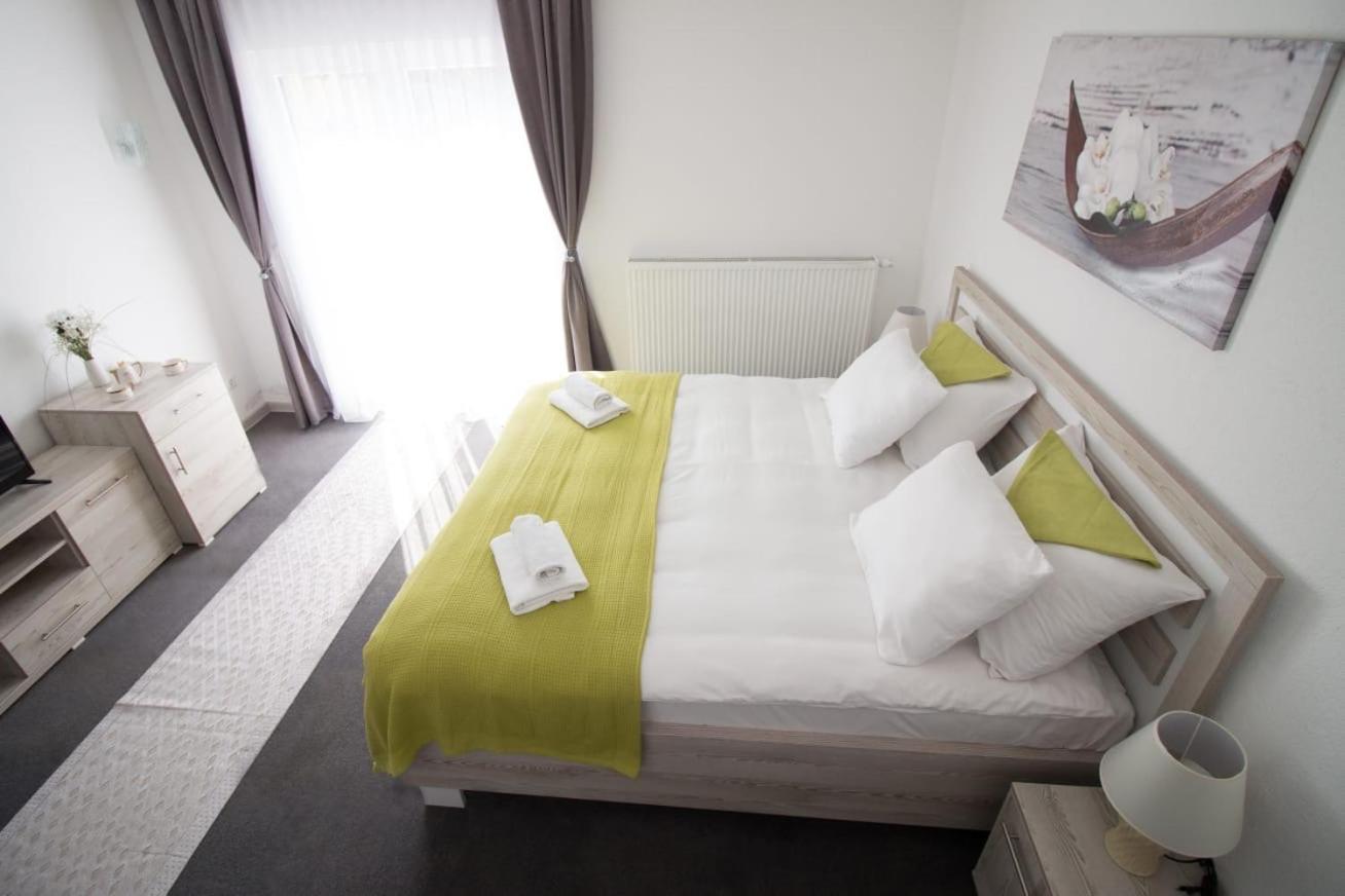 Aparthotel "Queen Zina" Власич Экстерьер фото